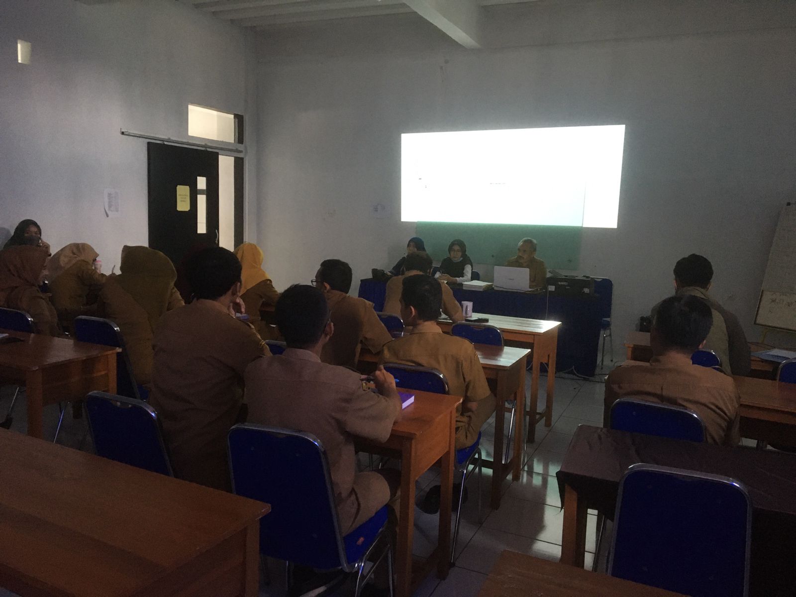 Rapat Teknis Pengisian Buku Induk SMK Al-Madani Garut